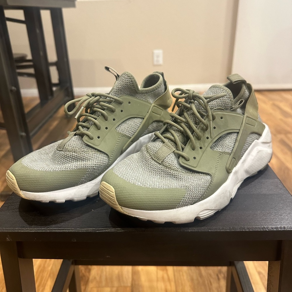 Nike Huarache Men’s Sneakers Shoes Size 10